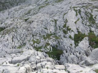 Nella bastionata carsica sotto al Mongioie