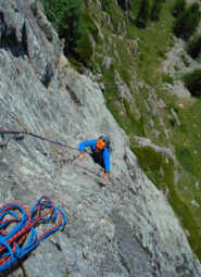 L4 nel tratto ancora arrampicabile di 6b. Il tratto successivo, da tutti superato in  A0 (me compreso) a mio parere potrebbe trattarsi di un 7a quindi oltre la valutazione proposta ipotizzata  (6c+) ma non ne sono certo.... 