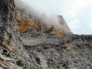 il 7 sale tra alte pareti