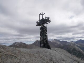 la croce sulla cima nord