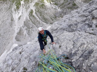 Ormai alti, verso la fine della via.