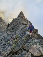 l'enorme cippo prima della cima