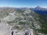 Lo spettacolare panorama verso il Pelvo d'Elva e il Monviso.