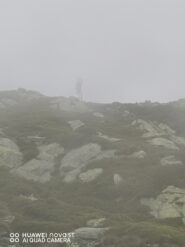 La croce del Mucrone tra le nebbie