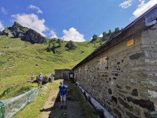 Grange Marmotta e meta sulla sfondo