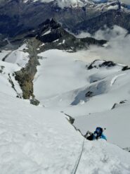 Dovrebbe essere un dito medio ma non si ricorda di avere i guanti in modalità moffole