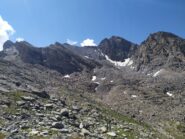 Severa parete del Mongioia con la pietraia sottostante da attraversare