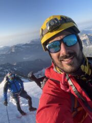 Salendo verso la cima.