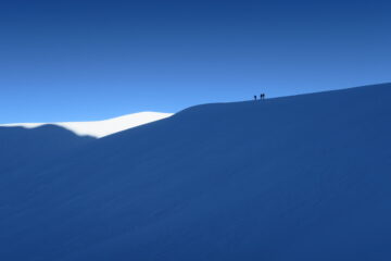 3 alpinisti francesi stanno arrivando in vetta al Dome de Neige des Glaciers