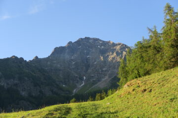 scorcio sulla Becca di Nona salendo a Ponteille