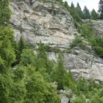 Zoom su settore alto di cui si nota il tetto in basso a destra e placca rosa (ancora più a destra)