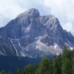 Il Sass de Putìa visto salendo al Rifugio.