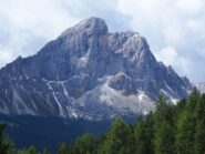 Il Sass de Putìa visto salendo al Rifugio.