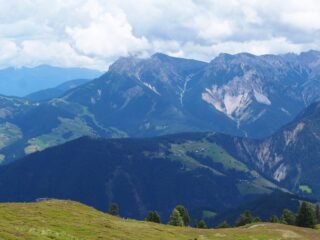 Sguardo verso il gruppo del Piz da Peres.