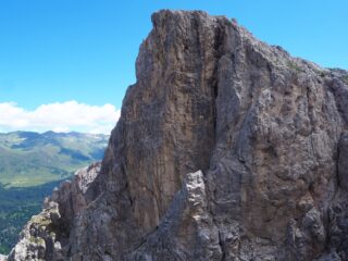 Il salto verticale che la Croda Sora i Colesei rivolge verso Forcella Popera.