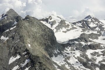 Dalla vetta: Paramont (sx) Becca Bianca (dx)