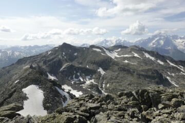 Dalla vetta: Mt Lussè e massiccio del Bianco