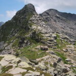 Si scende al Colle della Balma di Oropa, sullo sfondo il Monte Rosso