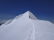 La cresta finale. Dall'ultimo fittone verso la cima.
