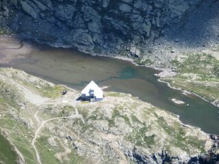 Il rifugio Vallanta visto dall'alto