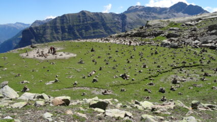 distesa di ometti che si incontra facendo l'anello