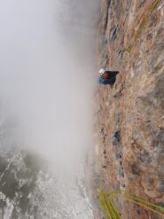 La nebbia nasconde il vuoto in alto