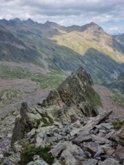 vista della cresta integrale quando ormai con facile camminata andavamo a incrociare il sentiero 