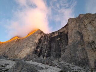 La parete alle prime luci dell'alba 