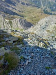 Salendo laggiù  in fondo il bivacco 