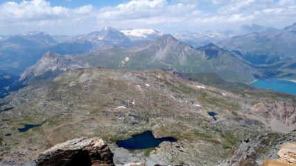 Dalla vetta, magnifica vista su Malamot, Piccolo Momcenisio e Vanoise