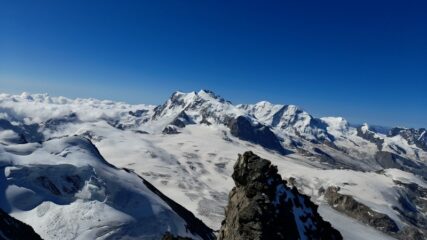 Dalla cima verso il gruppo del Rosa