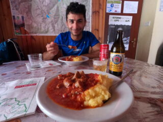 Una buona polenta con salsiccia al rifugio Soria  