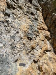 Attacco della via con cordone e targhetta 