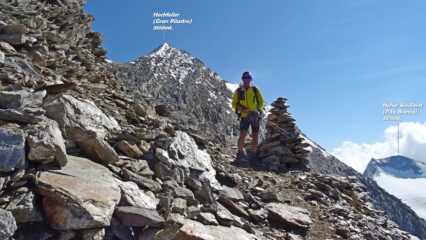 In discesa con la cima ormai alle spalle.