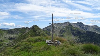 Panorama alle spalle sul tratto di cresta percorso e sul gruppo dei Ponteranica. 