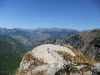 Dalla cima del Monte Lega verso le Marittime 