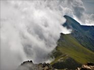 Il vento da SW argina le nebbie relegandole in val Po