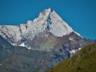 La Grivola accompagna costantemente la salita nel vallone Grauson.