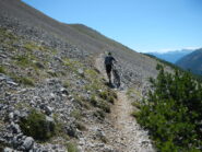 sul lungo sentiero ascendente verso la dorsale sud est dell'Aiguille Rouge