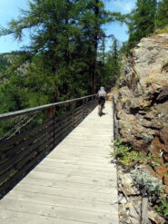 D2 pedalando lungo il Ru de Vens