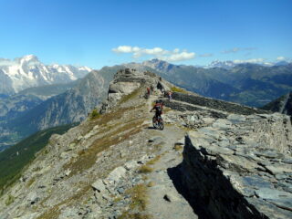 tra i ruderi della cima