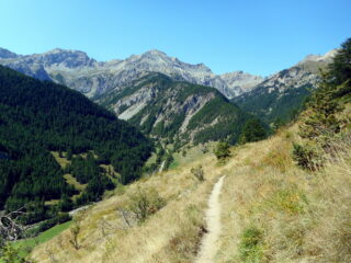 tornando verso Arvieux si vede bene la crete de l'Echelle percorsa ad inizio giro