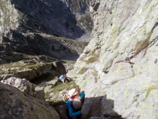 il ripidissimo canalino erboso