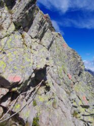 le corde di protezione sul passaggio in cresta