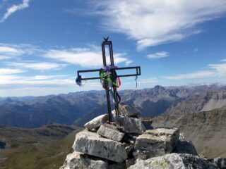 la croce di vetta sulla cima ovest
