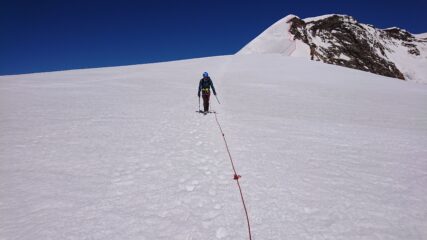 Alle spalle il tratto ghiacciato in discesa dall'Occidentale