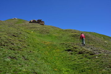 Risalendo il crestone Sud dell'anticima della Leissé