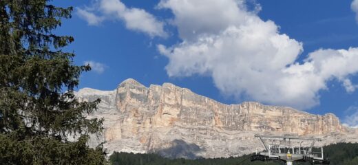 L'imponente bastionata del Sass dla Crusc