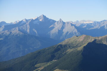 la Grivola con il Gran Paradiso che spunta alla sua sinistra