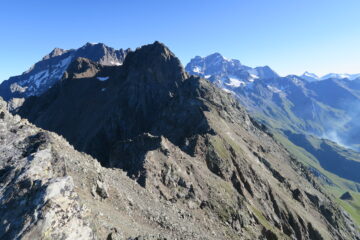 al centro la Salliousa, alla sua sinistra il Velan e a destra il Combin
